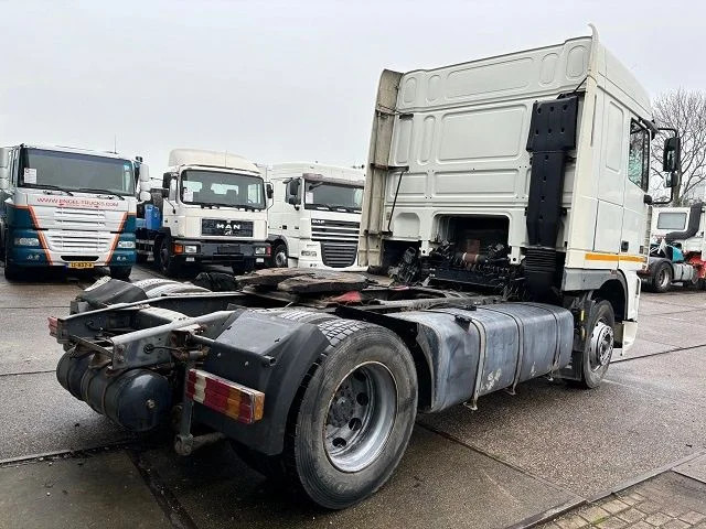 DAF 95.430 XF SPACECAB (EURO 3 / ZF16 MANUAL GEARBOX / ZF-INTARDER / AIRCONDITIONING / 870 LITER DIESELTANK) - Sattelzugmaschine: das Bild 3 DAF 95.430 XF SPACECAB (EURO 3 / ZF16 MANUAL GEARBOX / ZF-INTARDER / AIRCONDITIONING / 870 LITER DIESELTANK) - Sattelzugmaschine: das Bild 3