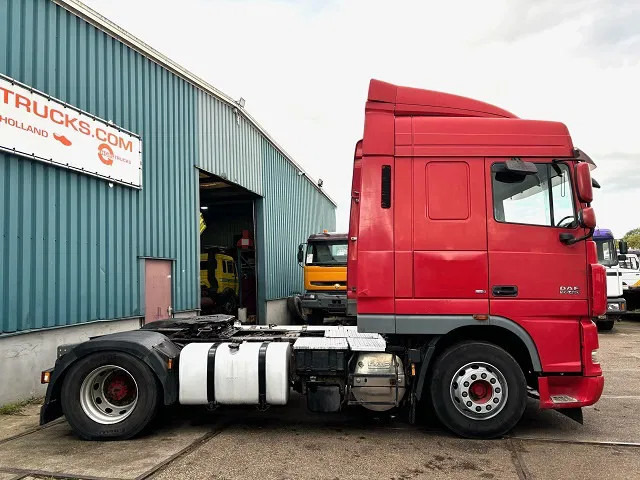 DAF XF 105.460 SPACECAB (ZF16 MANUAL GEARBOX / MX-BRAKE / 870+430 LITER TANK / AIRCONDITIONING / FRIDGE) - Sattelzugmaschine: das Bild 4 DAF XF 105.460 SPACECAB (ZF16 MANUAL GEARBOX / MX-BRAKE / 870+430 LITER TANK / AIRCONDITIONING / FRIDGE) - Sattelzugmaschine: das Bild 4
