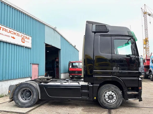 Mercedes-Benz Actros 1840 LS (MP1) 4x2 MEGASPACE (EPS WITH CLUTCH (3 PEDALS) / RETARDER / AIRCONDITIONING) - Sattelzugmaschine: das Bild 4 Mercedes-Benz Actros 1840 LS (MP1) 4x2 MEGASPACE (EPS WITH CLUTCH (3 PEDALS) / RETARDER / AIRCONDITIONING) - Sattelzugmaschine: das Bild 4