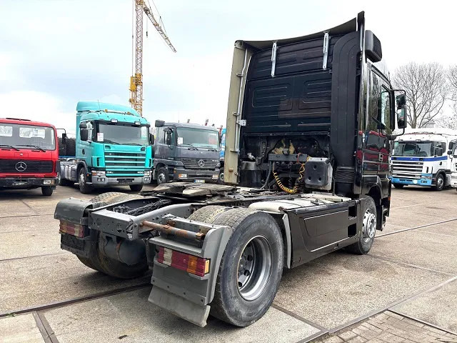 Mercedes-Benz Actros 1840 LS (MP1) 4x2 MEGASPACE (EPS WITH CLUTCH (3 PEDALS) / RETARDER / AIRCONDITIONING) - Sattelzugmaschine: das Bild 3 Mercedes-Benz Actros 1840 LS (MP1) 4x2 MEGASPACE (EPS WITH CLUTCH (3 PEDALS) / RETARDER / AIRCONDITIONING) - Sattelzugmaschine: das Bild 3