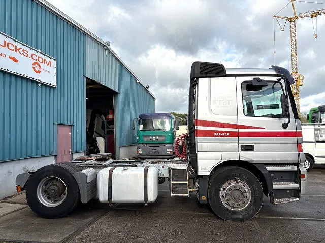 Mercedes-Benz Actros 1843 LS SLEEPERCAB (MP1) (ZF16 MANUAL GEARBOX / REDUCTION AXLE / AIRCONDITIONING / ETC.) - Sattelzugmaschine: das Bild 4 Mercedes-Benz Actros 1843 LS SLEEPERCAB (MP1) (ZF16 MANUAL GEARBOX / REDUCTION AXLE / AIRCONDITIONING / ETC.) - Sattelzugmaschine: das Bild 4