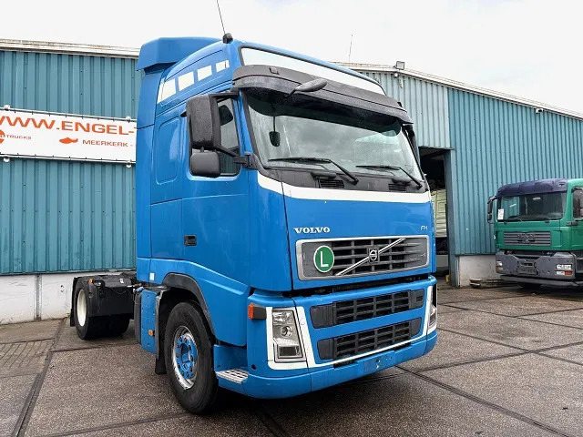 Volvo FH 400 GLOBETROTTER (VIN: 7B446149 / I-SHIFT / ADR-VLG / AIRCONDITIONING / COMPLETE SPOILERSET ON CABIN) - Sattelzugmaschine: das Bild 2 Volvo FH 400 GLOBETROTTER (VIN: 7B446149 / I-SHIFT / ADR-VLG / AIRCONDITIONING / COMPLETE SPOILERSET ON CABIN) - Sattelzugmaschine: das Bild 2