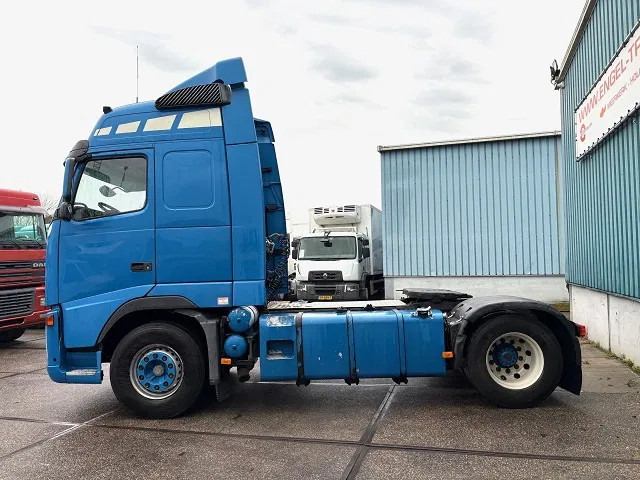 Volvo FH 400 GLOBETROTTER (VIN: 7B446149 / I-SHIFT / ADR-VLG / AIRCONDITIONING / COMPLETE SPOILERSET ON CABIN) - Sattelzugmaschine: das Bild 5 Volvo FH 400 GLOBETROTTER (VIN: 7B446149 / I-SHIFT / ADR-VLG / AIRCONDITIONING / COMPLETE SPOILERSET ON CABIN) - Sattelzugmaschine: das Bild 5