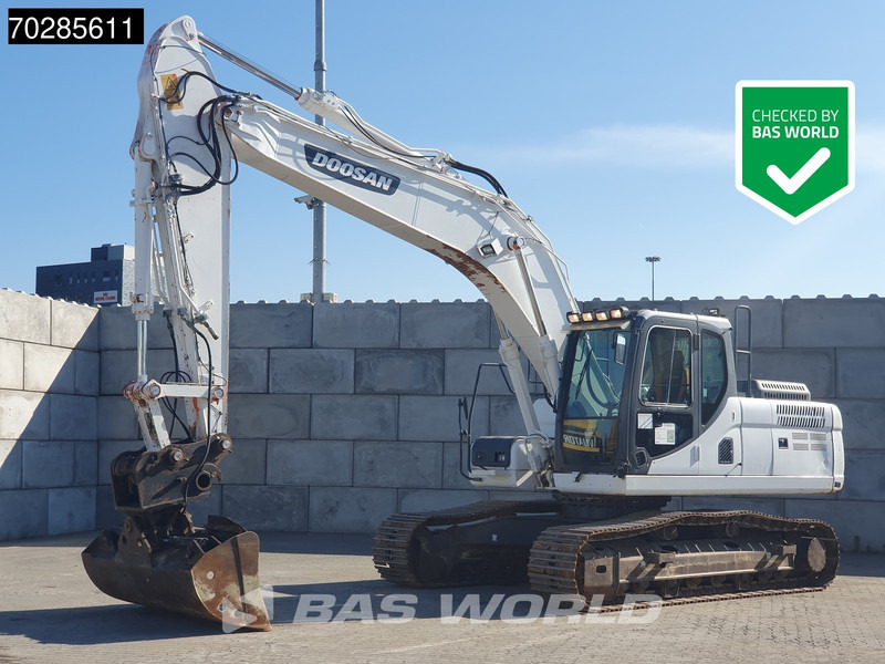 Doosan DX225 LC-3 3 BUCKETS - Kettenbagger: das Bild 1 Doosan DX225 LC-3 3 BUCKETS - Kettenbagger: das Bild 1