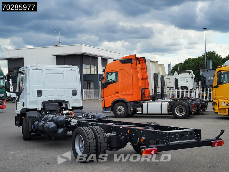 Iveco Eurocargo 120LE210 4X2 Nieuw! CNG 2xTanks Retarder TELMA Euro 6 - Fahrgestell LKW: das Bild 2 Iveco Eurocargo 120LE210 4X2 Nieuw! CNG 2xTanks Retarder TELMA Euro 6 - Fahrgestell LKW: das Bild 2