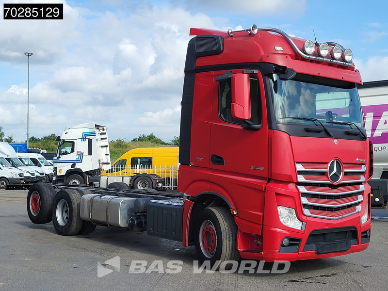 Mercedes-Benz Actros 2548 Actros 6X2 BigSpace Retarder PTO Liftachse Xenon ACC Navi Euro 6 - Fahrgestell LKW: das Bild 3 Mercedes-Benz Actros 2548 Actros 6X2 BigSpace Retarder PTO Liftachse Xenon ACC Navi Euro 6 - Fahrgestell LKW: das Bild 3