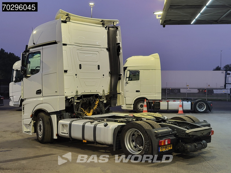 Mercedes-Benz Actros 1845 Actros 4X2 GigaSpace NL-Truck Mega 2xTanks Standklima ACC Euro 6 - Sattelzugmaschine: das Bild 2 Mercedes-Benz Actros 1845 Actros 4X2 GigaSpace NL-Truck Mega 2xTanks Standklima ACC Euro 6 - Sattelzugmaschine: das Bild 2