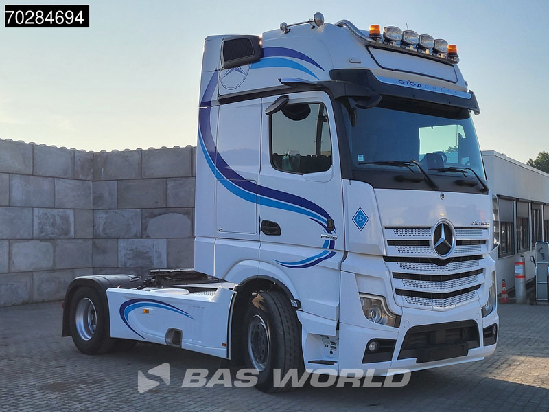 Mercedes-Benz Actros 1945 4X2 GigaSpace 2x Tanks Full-Air Navi MirrorCam ACC - Sattelzugmaschine: das Bild 3 Mercedes-Benz Actros 1945 4X2 GigaSpace 2x Tanks Full-Air Navi MirrorCam ACC - Sattelzugmaschine: das Bild 3