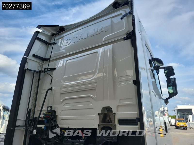 Scania S560 4X2 NEW! Retarder Full-Air 2xTanks Leder Standklima Navi ACC LED - Sattelzugmaschine: das Bild 5 Scania S560 4X2 NEW! Retarder Full-Air 2xTanks Leder Standklima Navi ACC LED - Sattelzugmaschine: das Bild 5