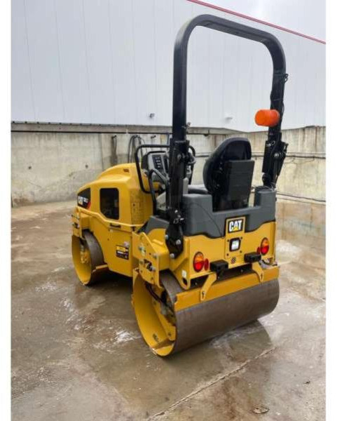 Caterpillar CB2.7 - Straßenwalze: das Bild 4 Caterpillar CB2.7 - Straßenwalze: das Bild 4