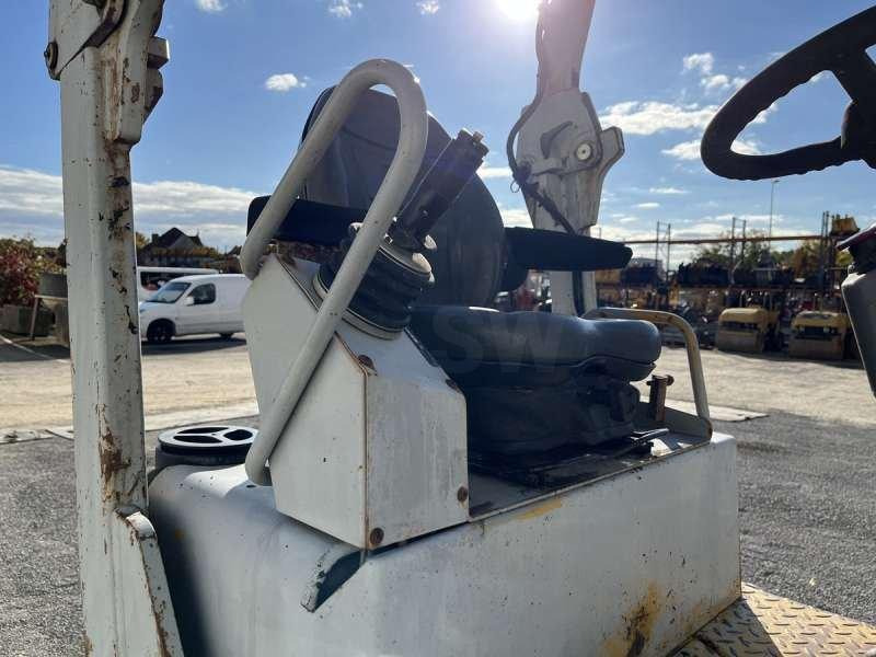 Straßenwalze Caterpillar CB225E: das Bild 35 Straßenwalze Caterpillar CB225E: das Bild 35