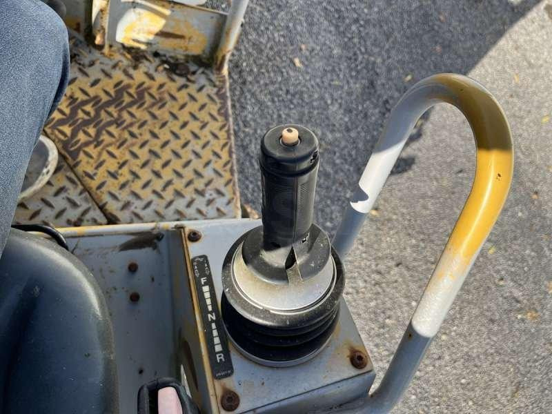 Straßenwalze Caterpillar CB225E: das Bild 38 Straßenwalze Caterpillar CB225E: das Bild 38