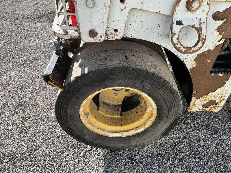 Straßenwalze Caterpillar CB225E: das Bild 21 Straßenwalze Caterpillar CB225E: das Bild 21