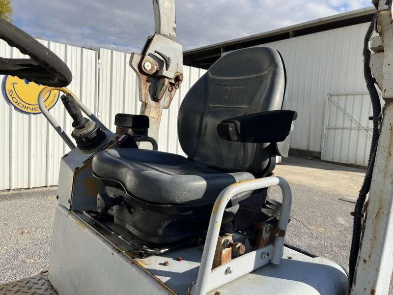 Straßenwalze Caterpillar CB225E: das Bild 36 Straßenwalze Caterpillar CB225E: das Bild 36