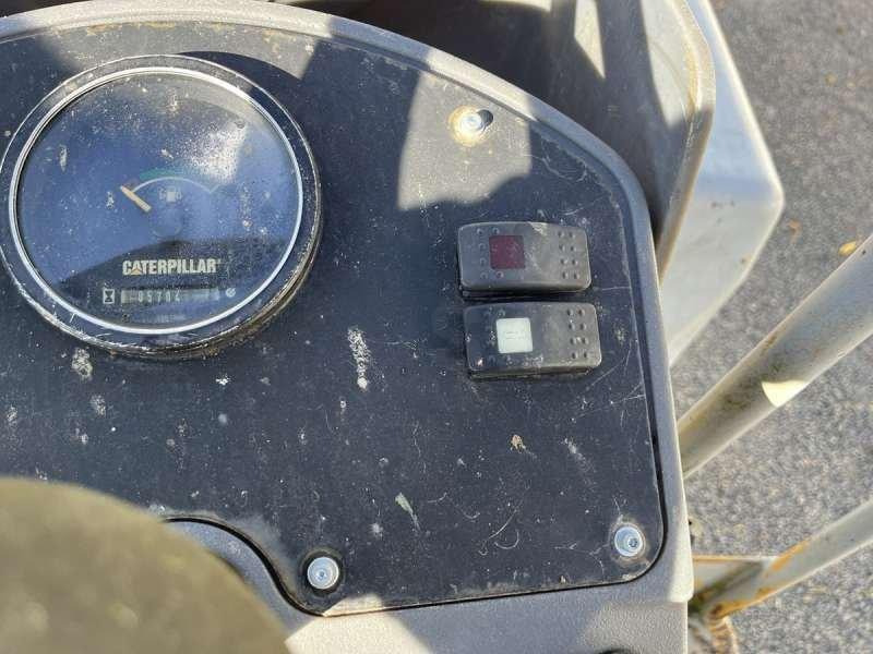 Straßenwalze Caterpillar CB225E: das Bild 41 Straßenwalze Caterpillar CB225E: das Bild 41