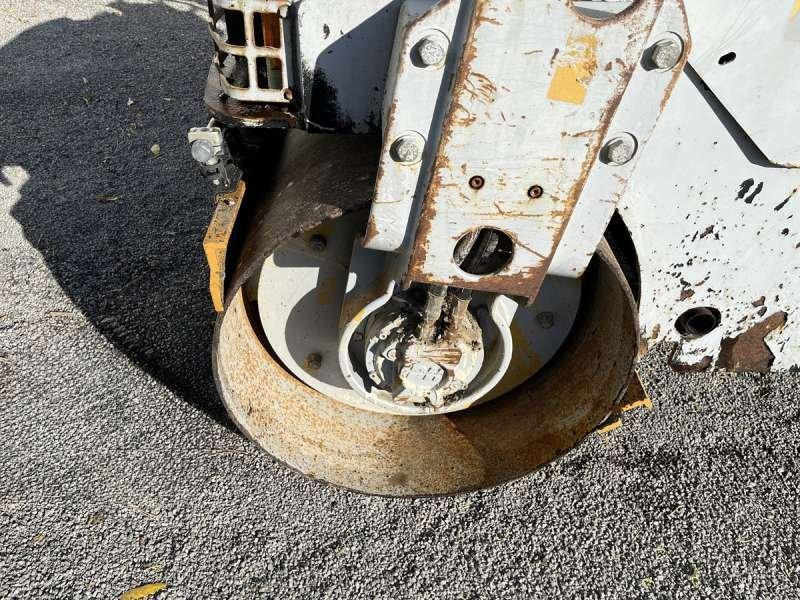 Straßenwalze Caterpillar CB225E: das Bild 12 Straßenwalze Caterpillar CB225E: das Bild 12