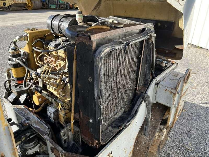 Straßenwalze Caterpillar CB225E: das Bild 29 Straßenwalze Caterpillar CB225E: das Bild 29