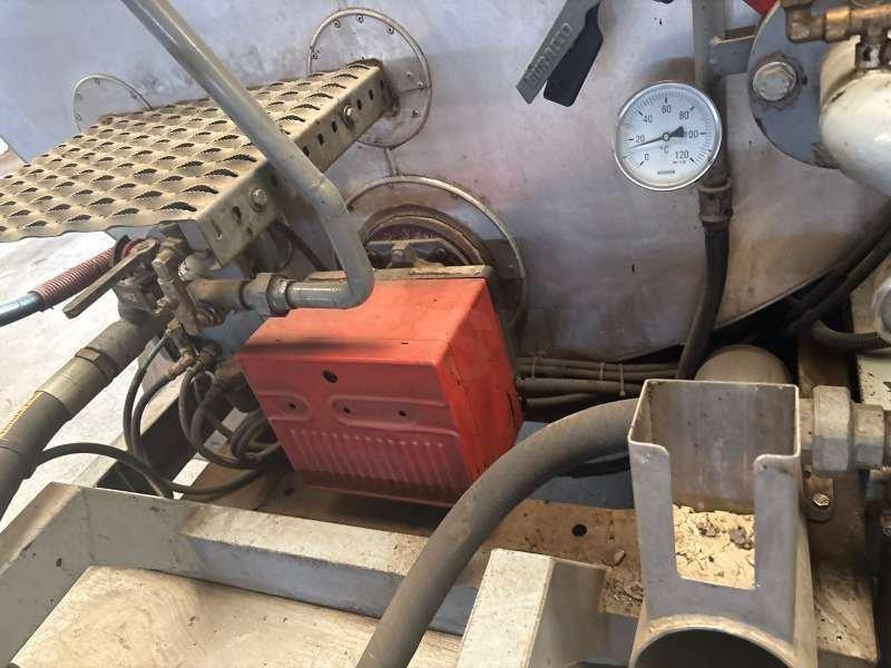 Mercedes 410 A EMULSION + TREMI GRAVILLON - Bitumenspritzmaschine: das Bild 5 Mercedes 410 A EMULSION + TREMI GRAVILLON - Bitumenspritzmaschine: das Bild 5