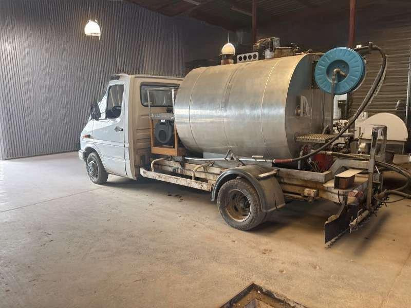 Mercedes 410 A EMULSION + TREMI GRAVILLON - Bitumenspritzmaschine: das Bild 2 Mercedes 410 A EMULSION + TREMI GRAVILLON - Bitumenspritzmaschine: das Bild 2
