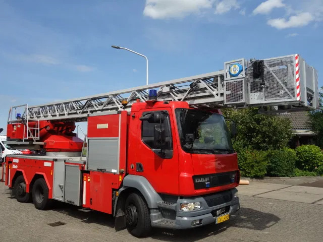 DAF LF 55.250 METZ 30 meter - Feuerwehrfahrzeug: das Bild 4 DAF LF 55.250 METZ 30 meter - Feuerwehrfahrzeug: das Bild 4