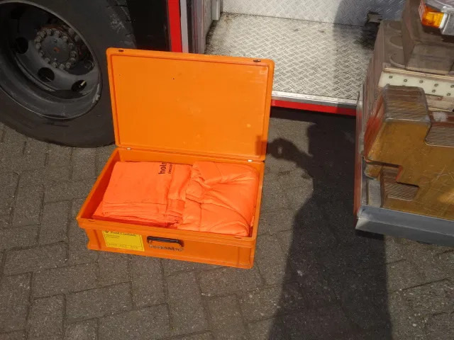 MAN LE 250 godiva pump with holmatro set - Feuerwehrfahrzeug: das Bild 4 MAN LE 250 godiva pump with holmatro set - Feuerwehrfahrzeug: das Bild 4