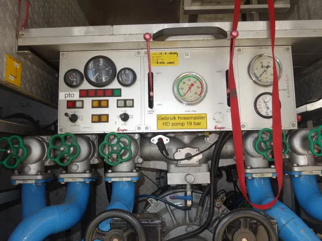 Mercedes-Benz Actros 1831 4X4 ZIEGLER BOMBEROS POMP,2500 L TANK - Feuerwehrfahrzeug: das Bild 4 Mercedes-Benz Actros 1831 4X4 ZIEGLER BOMBEROS POMP,2500 L TANK - Feuerwehrfahrzeug: das Bild 4