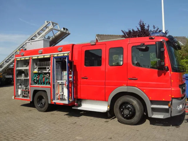 Mercedes-Benz Atego 1326 FIRE TRUCK - Feuerwehrfahrzeug: das Bild 2 Mercedes-Benz Atego 1326 FIRE TRUCK - Feuerwehrfahrzeug: das Bild 2