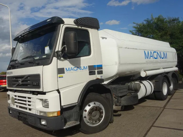 Volvo FM 250 STEELSPRINGS 18000LITERTANK MANUALE FUEL PUMP - Tankwagen: das Bild 3 Volvo FM 250 STEELSPRINGS 18000LITERTANK MANUALE FUEL PUMP - Tankwagen: das Bild 3
