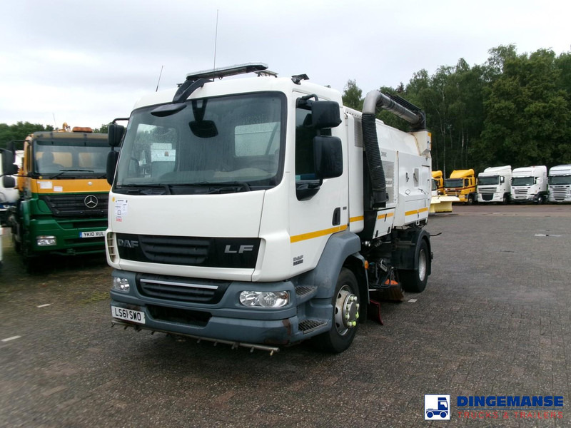 DAF LF 55.220 4x2 Scarab sweeper - Kehrmaschine: das Bild 1 DAF LF 55.220 4x2 Scarab sweeper - Kehrmaschine: das Bild 1