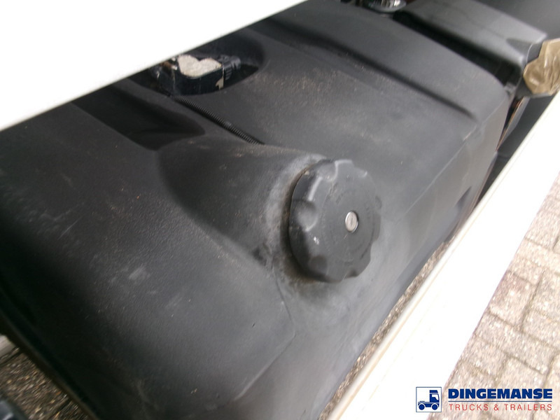 Renault Midlum 280 Dxi 4x2 fuel tank 11.3 m3 / 3 comp - Tankwagen: das Bild 5 Renault Midlum 280 Dxi 4x2 fuel tank 11.3 m3 / 3 comp - Tankwagen: das Bild 5