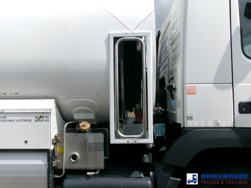 Volvo FM 380 6X2 fuel tank 20.6 m3 / 4 comp - Tankwagen: das Bild 5 Volvo FM 380 6X2 fuel tank 20.6 m3 / 4 comp - Tankwagen: das Bild 5