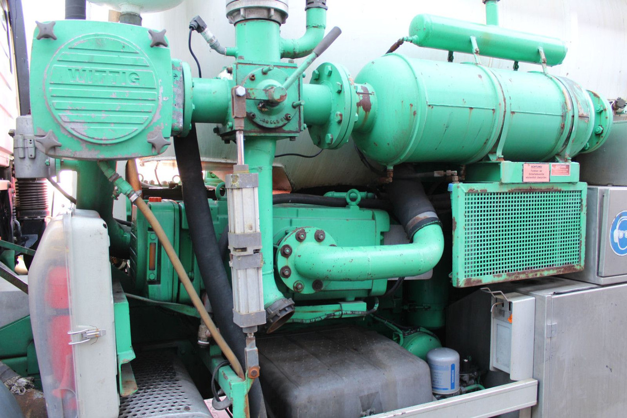 Saug-/ Spülfahrzeug Mercedes-Benz Actros 3335 6x4 Kroll 13m³ HD-Kombi ADR/GGVS V2A: das Bild 9