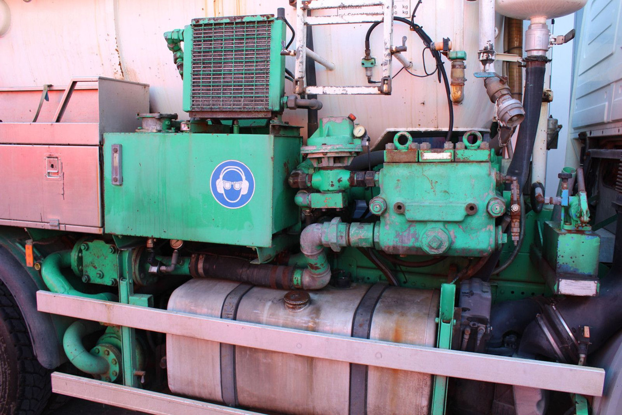 Saug-/ Spülfahrzeug Mercedes-Benz Actros 3335 6x4 Kroll 13m³ HD-Kombi ADR/GGVS V2A: das Bild 8