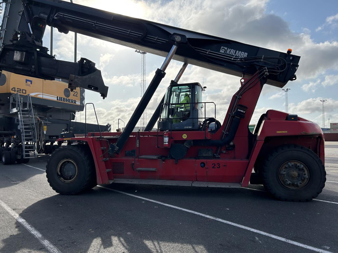 Kalmar DRG450-65S5 - Reach stacker: das Bild 1 Kalmar DRG450-65S5 - Reach stacker: das Bild 1