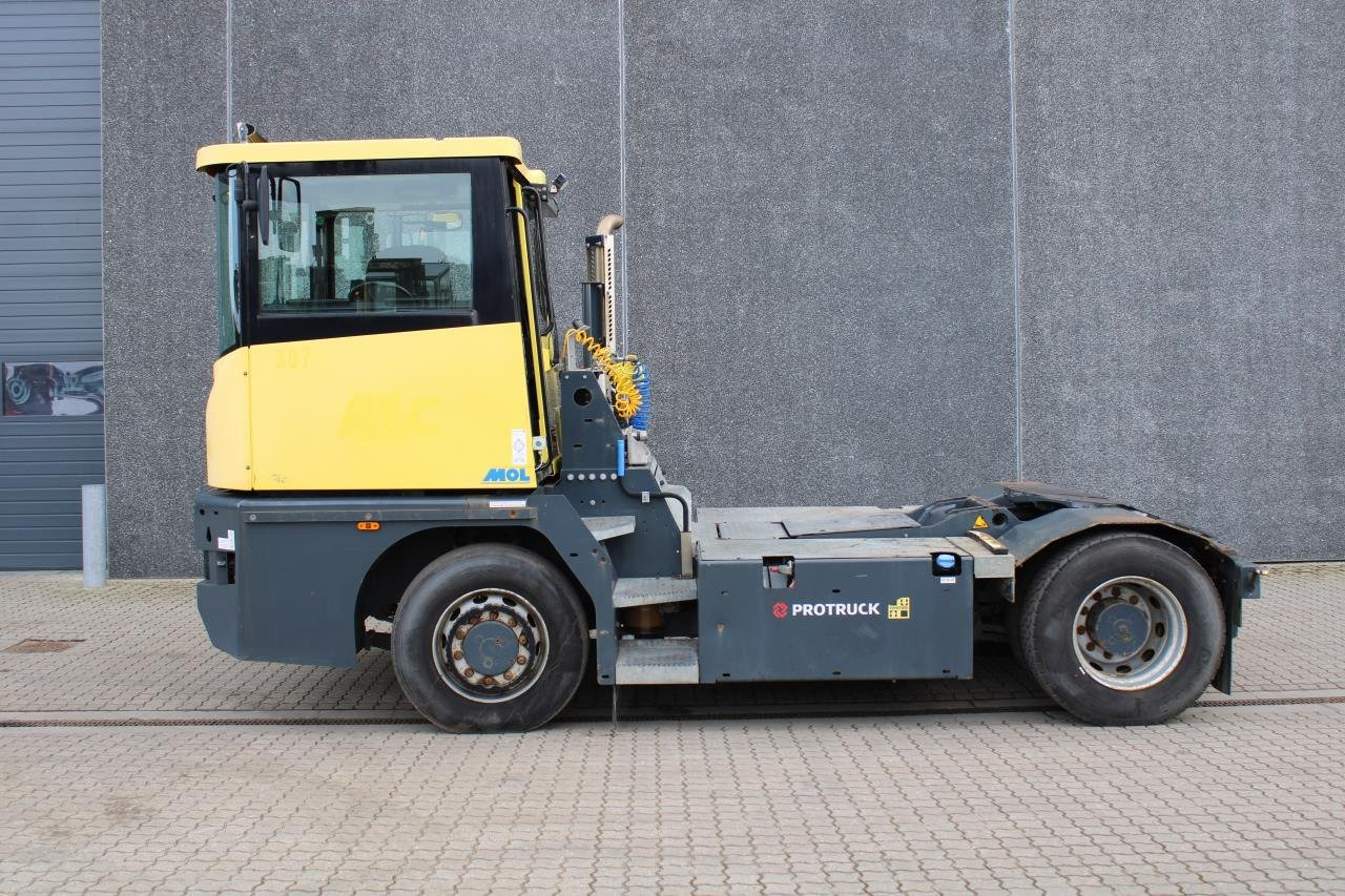 MOL RM255 4X4 - Terminaltraktor: das Bild 1 MOL RM255 4X4 - Terminaltraktor: das Bild 1