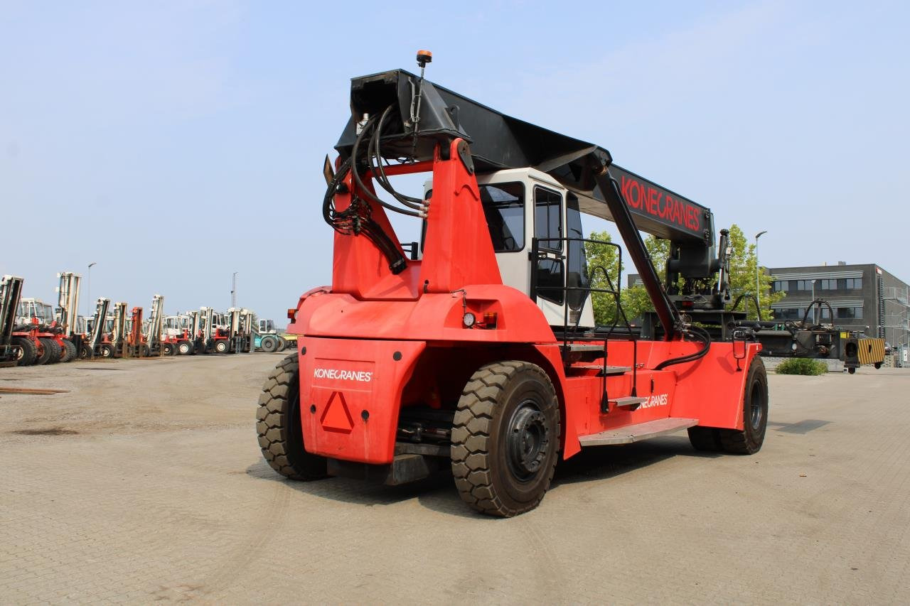 SMV 108 TB6 - Reach stacker: das Bild 3 SMV 108 TB6 - Reach stacker: das Bild 3