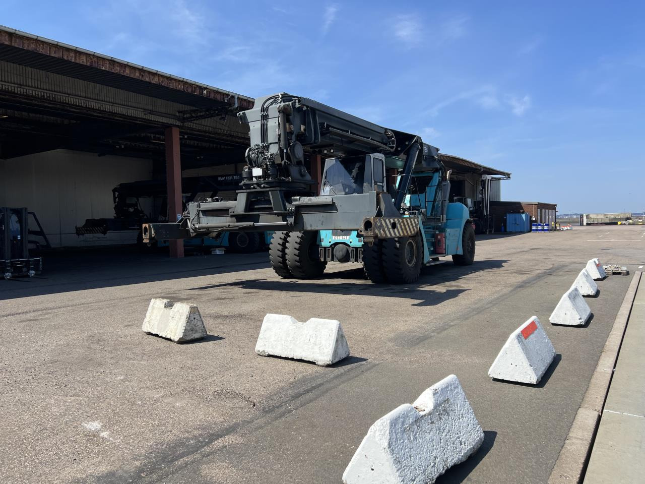 SMV 4531 TB5 - Reach stacker: das Bild 2 SMV 4531 TB5 - Reach stacker: das Bild 2