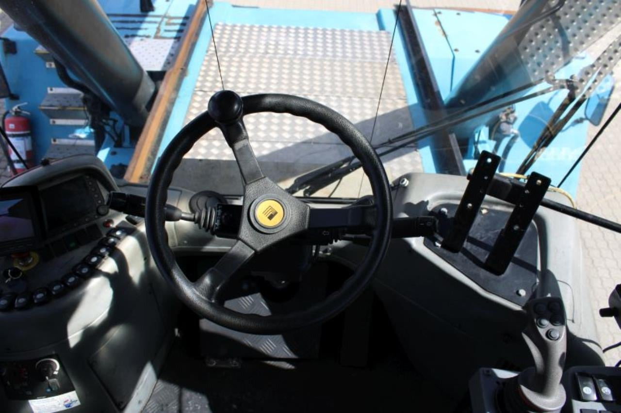 SMV SC45-31 TB5 - Reach stacker: das Bild 4 SMV SC45-31 TB5 - Reach stacker: das Bild 4