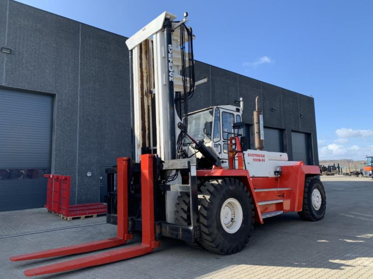 SveTruck 42120-54 - Dieselstapler: das Bild 2 SveTruck 42120-54 - Dieselstapler: das Bild 2