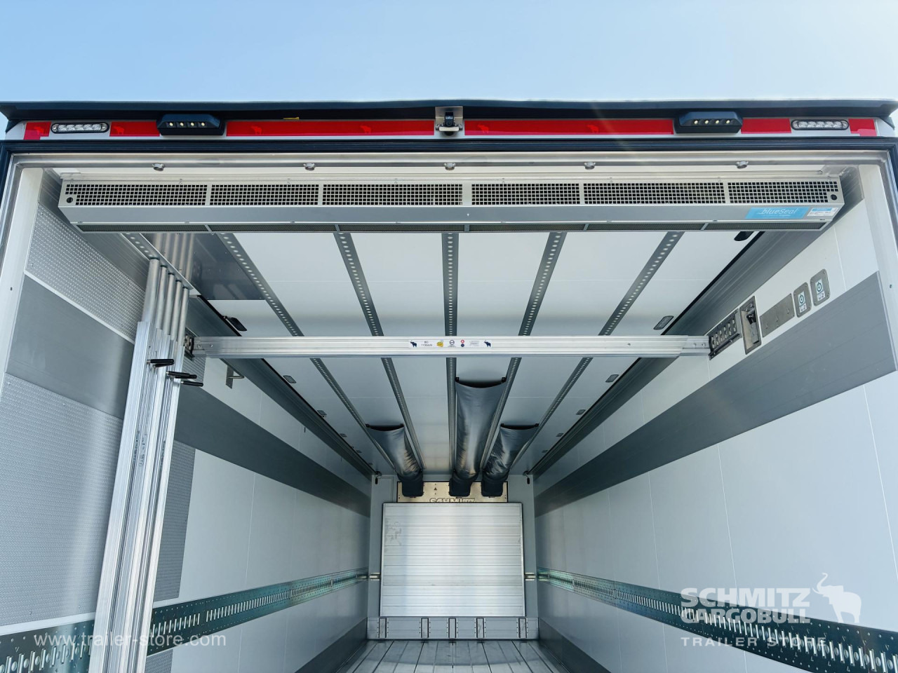 SCHMITZ Auflieger Tiefkühler Standard Taillift - Isotherm Auflieger: das Bild 2 SCHMITZ Auflieger Tiefkühler Standard Taillift - Isotherm Auflieger: das Bild 2