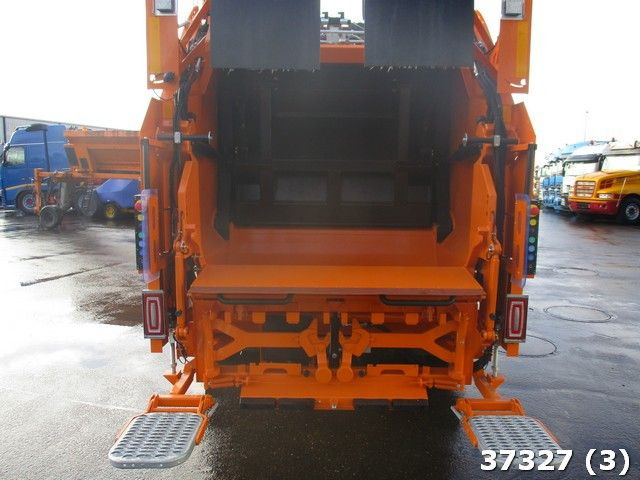 FUSO Canter 9C18 - Müllwagen: das Bild 3 FUSO Canter 9C18 - Müllwagen: das Bild 3