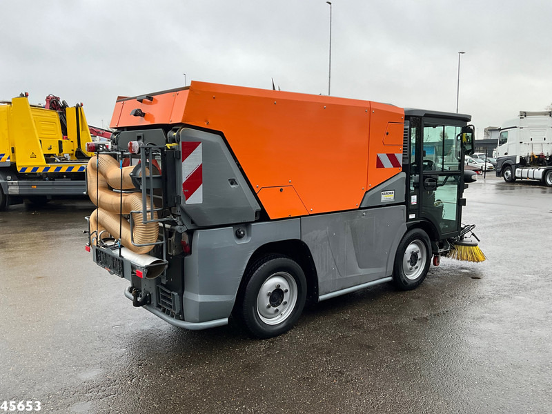 Kärcher MC 250 Just 16.579 km! - Kehrmaschine: das Bild 4 Kärcher MC 250 Just 16.579 km! - Kehrmaschine: das Bild 4