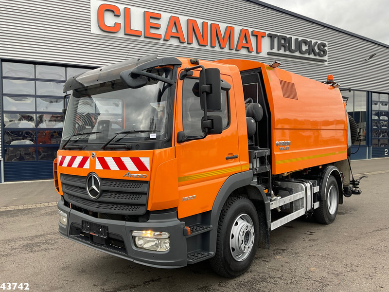 Mercedes-Benz ATEGO 1523 Faun VIAJET 6 R/HS Wegdekreiniger Just 14.776 km! - Kehrmaschine: das Bild 2 Mercedes-Benz ATEGO 1523 Faun VIAJET 6 R/HS Wegdekreiniger Just 14.776 km! - Kehrmaschine: das Bild 2
