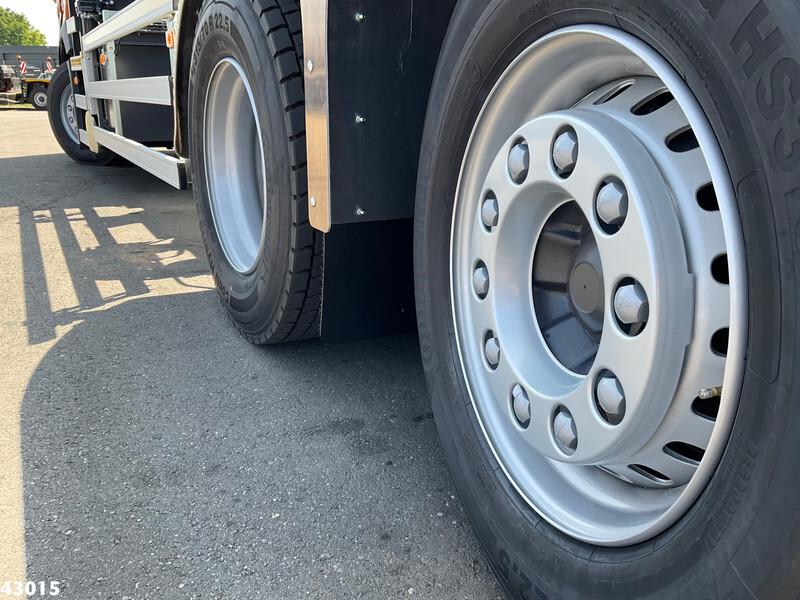 Innenraum Bild 1: Abrollkipper, Autokran Volvo FM 430 HMF 23 Tonmeter laadkraan