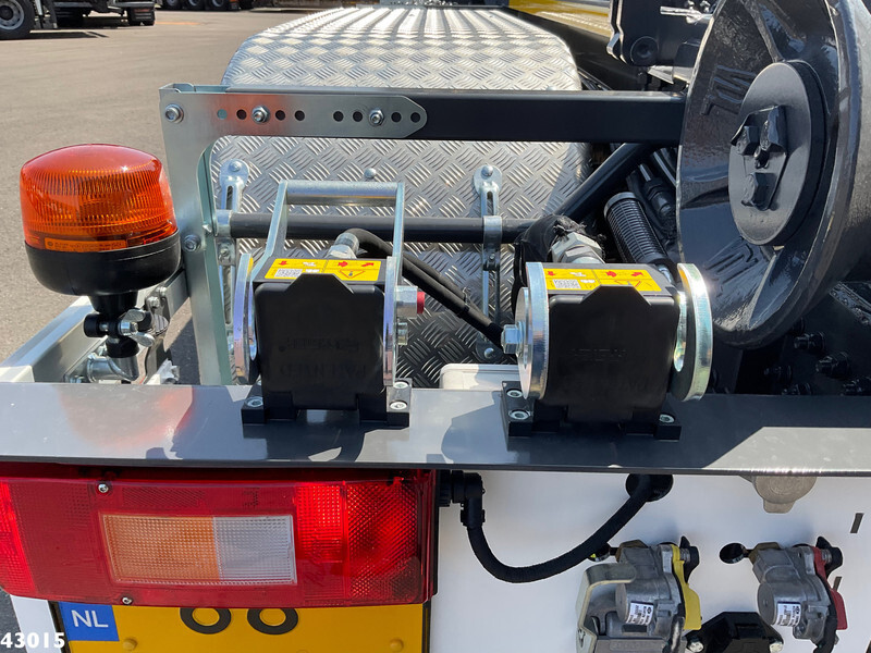Abrollkipper, Autokran Volvo FM 430 HMF 23 Tonmeter laadkraan: das Bild 10