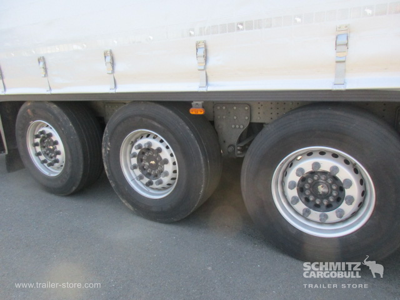 SCHMITZ Curtainsider Standard Taillift - Planenauflieger: das Bild 2 SCHMITZ Curtainsider Standard Taillift - Planenauflieger: das Bild 2