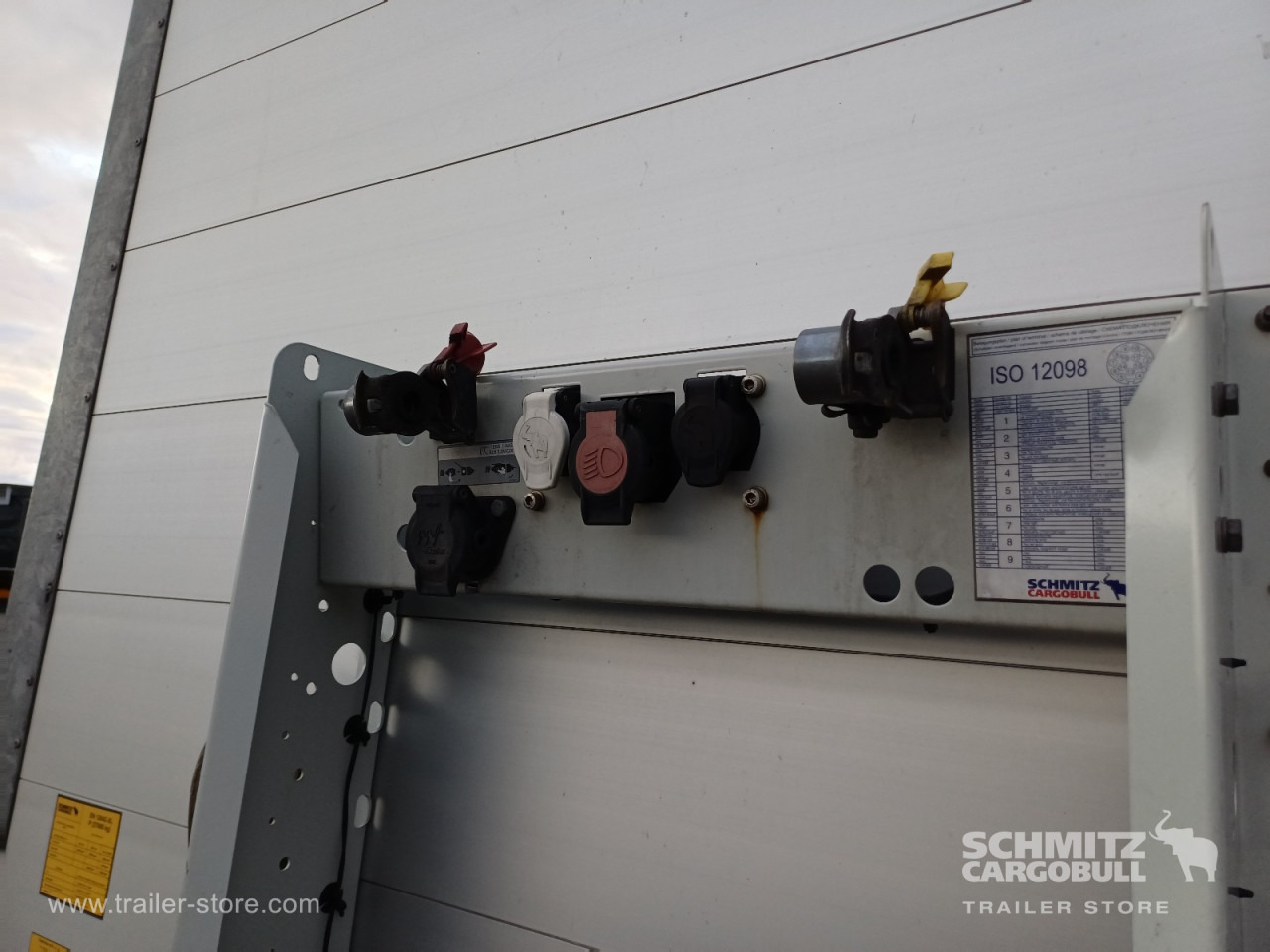 SCHMITZ Auflieger Curtainsider Mega - Planenauflieger: das Bild 2 SCHMITZ Auflieger Curtainsider Mega - Planenauflieger: das Bild 2