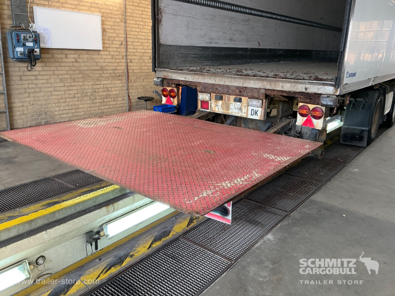 KRONE Dryfreight Standard Taillift - Koffer Auflieger: das Bild 3 KRONE Dryfreight Standard Taillift - Koffer Auflieger: das Bild 3