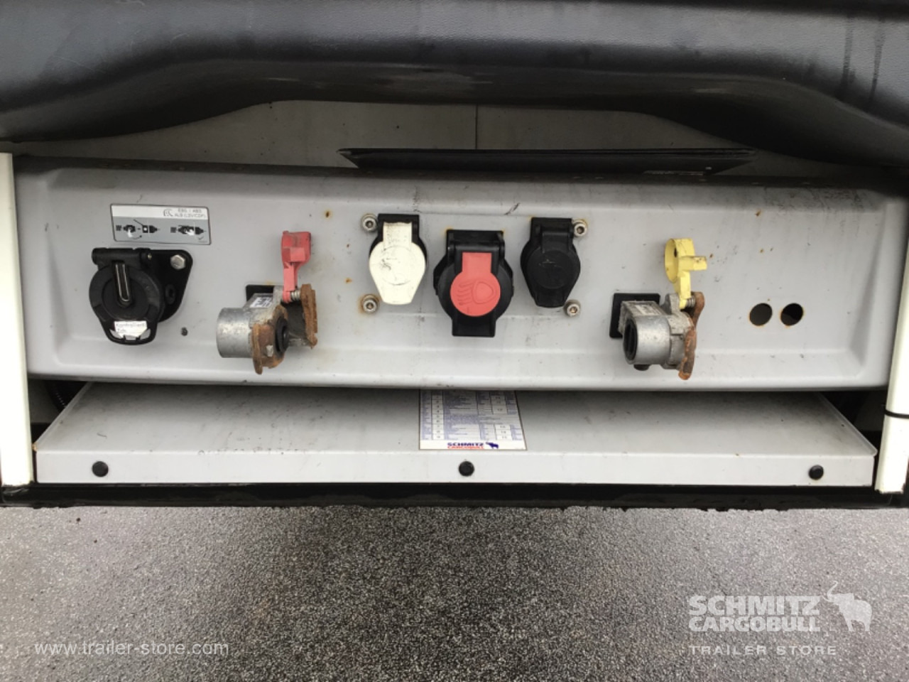 SCHMITZ Reefer Standard - Isotherm Auflieger: das Bild 4 SCHMITZ Reefer Standard - Isotherm Auflieger: das Bild 4