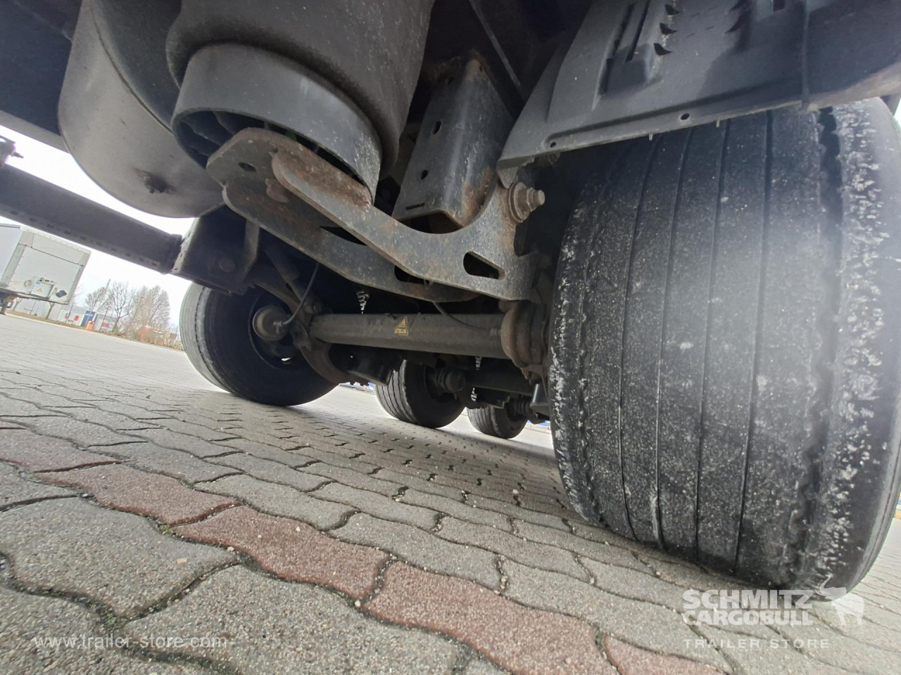 KRONE Curtainsider Mega - Planenauflieger: das Bild 4 KRONE Curtainsider Mega - Planenauflieger: das Bild 4